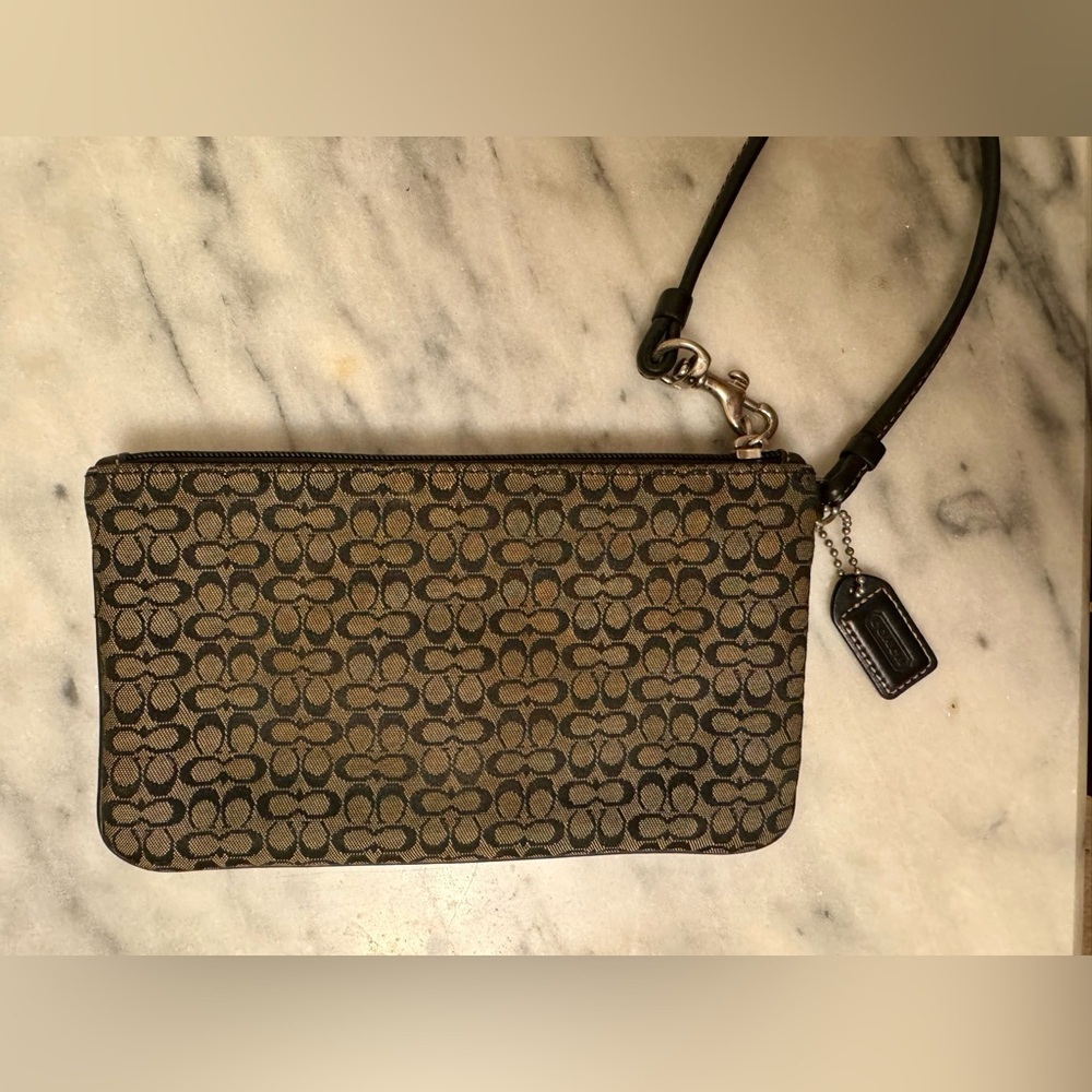 COACH Soho Brown and Black Mini Signature Buckle Wristlet EUC - Picture 10 of 10